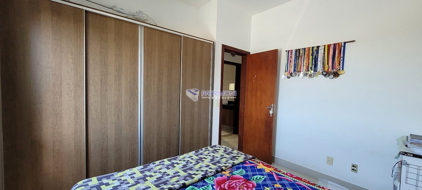 Casa à venda com 3 quartos, 90m² - Foto 11
