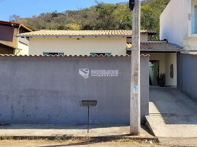 Casa com 300m² 3 quartos e 2 banheiros, à venda, no bairro Central em Mateus Leme