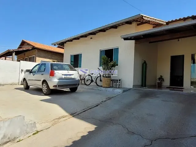 Casa com 300m² 3 quartos e 2 banheiros, à venda, no bairro Central em Mateus Leme