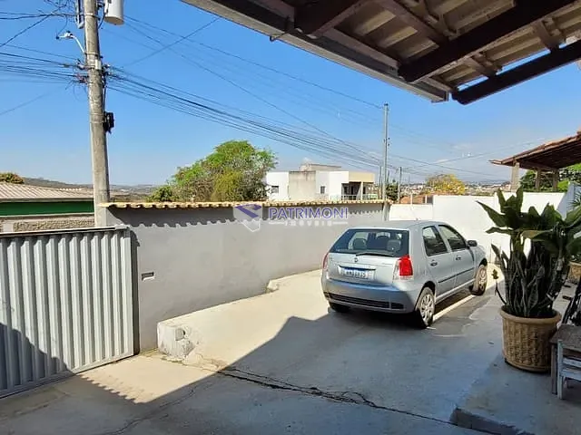 Casa com 300m² 3 quartos e 2 banheiros, à venda, no bairro Central em Mateus Leme