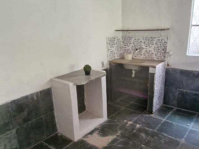 Casa 1 quarto e 1 banheiro, para alugar, no bairro centro em Vassouras