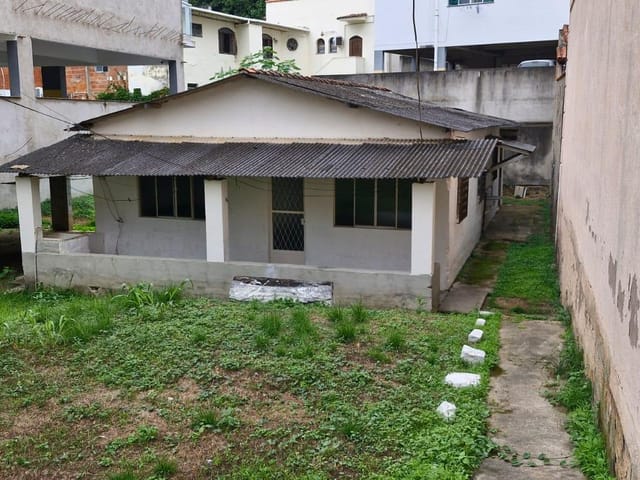 Casa 1 quarto e 1 banheiro, para alugar, no bairro centro em Vassouras