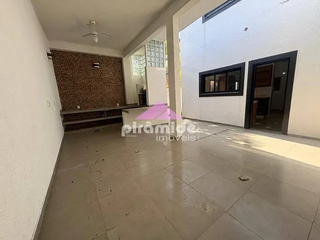 Casa com 360m² 6 quartos e 7 banheiros, à venda, no bairro Jardim das Colinas em São José dos Campos
