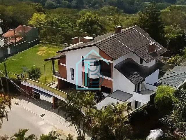Casa com 400m² 5 quartos e 6 banheiros, à venda ou para alugar, no bairro Samambaia em Mairiporã