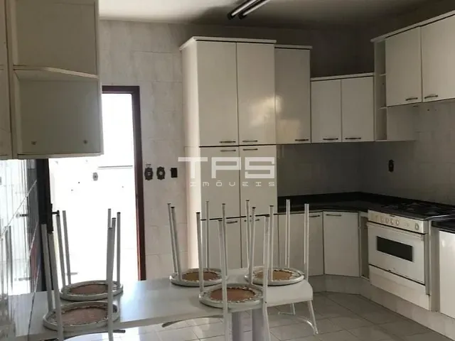 Casa com 600m² 4 quartos e 2 banheiros, à venda, no bairro Jardim das Nações em Taubaté