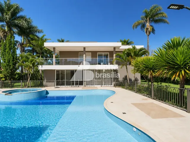 Casa com 2500m² 5 quartos e 8 banheiros, à venda, no bairro Park Way em Brasília