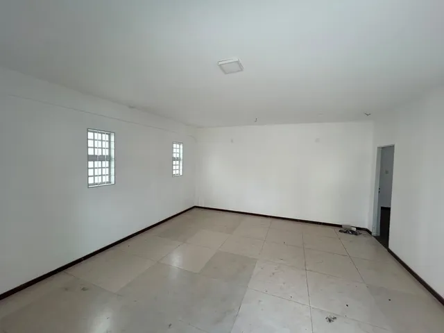 Casa 4 quartos e 2 banheiros, para alugar, no bairro Setor Bueno em Goiânia