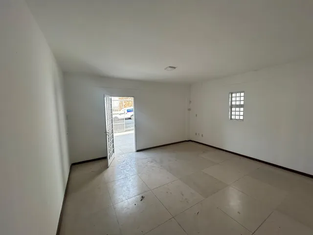 Casa 4 quartos e 2 banheiros, para alugar, no bairro Setor Bueno em Goiânia