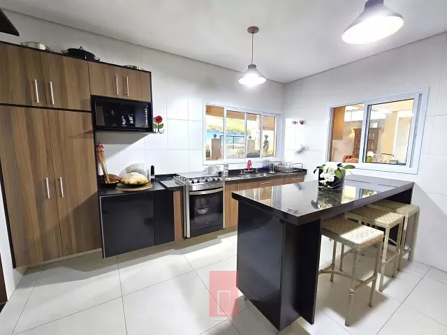 Casa com 507m² 3 quartos e 5 banheiros, à venda, no bairro Pitas em Cotia