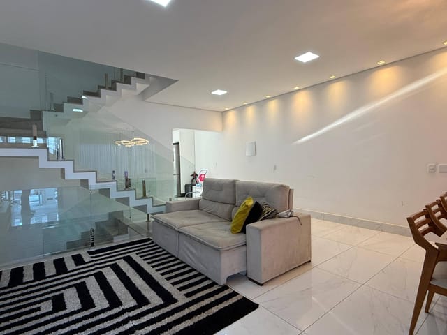 Casa com 150m² 4 quartos e 4 banheiros, à venda, no bairro Santo Agostinho em Governador Valadares