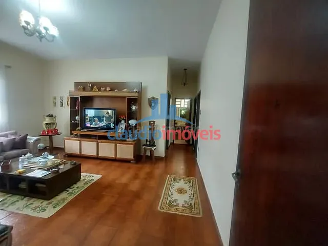 Casa com 372m² 3 quartos e 1 banheiro, à venda, no bairro Ano Bom em Barra Mansa