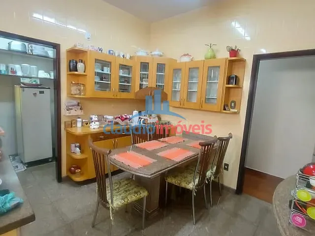Casa com 372m² 3 quartos e 1 banheiro, à venda, no bairro Ano Bom em Barra Mansa