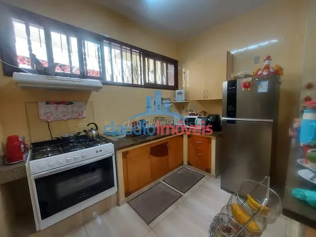 Casa com 372m² 3 quartos e 1 banheiro, à venda, no bairro Ano Bom em Barra Mansa