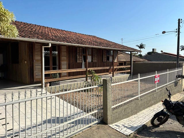 Casa 3 quartos e 1 banheiro, à venda, no bairro Praia Alegre em Penha