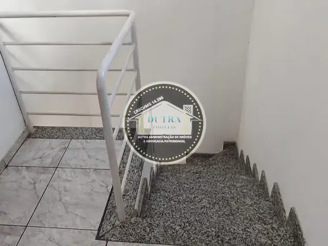 Casa 2 quartos e 2 banheiros, para alugar, no bairro Bandeirantes em Juiz de Fora