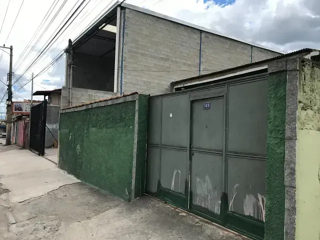 Casa com 200m² 4 quartos e 2 banheiros, à venda, no bairro Centro em Mesquita