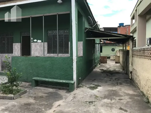 Casa com 200m² 4 quartos e 2 banheiros, à venda, no bairro Centro em Mesquita