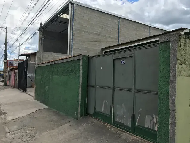 Casa com 200m² 4 quartos e 2 banheiros, à venda, no bairro Centro em Mesquita
