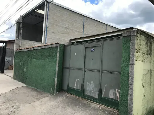 Casa com 200m² 4 quartos e 2 banheiros, à venda, no bairro Centro em Mesquita