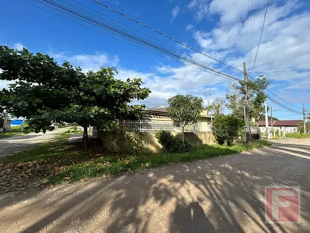 Casa 2 quartos e 1 banheiro, à venda, no bairro Centro em Itapoá