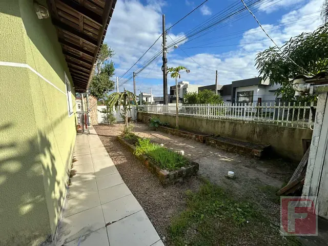 Casa 2 quartos e 1 banheiro, à venda, no bairro Centro em Itapoá