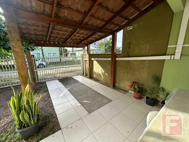 Casa 2 quartos e 1 banheiro, à venda, no bairro Centro em Itapoá