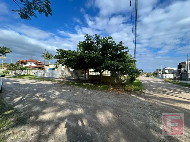 Casa 2 quartos e 1 banheiro, à venda, no bairro Centro em Itapoá