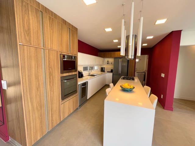 Casa com 511m² 4 quartos e 4 banheiros, à venda, no bairro Condomínio Residencial Alphaville em São José dos Campos