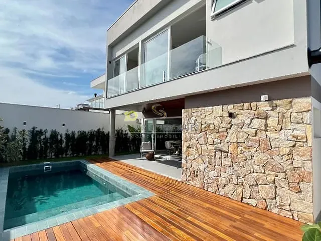 Casa com 360m² 4 quartos e 5 banheiros, à venda, no bairro Cidade Universitária Pedra Branca em Palhoça