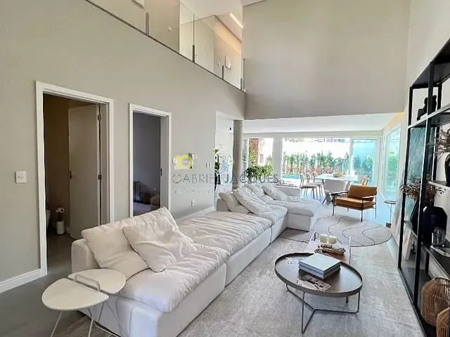 Casa com 360m² 4 quartos e 5 banheiros, à venda, no bairro Cidade Universitária Pedra Branca em Palhoça