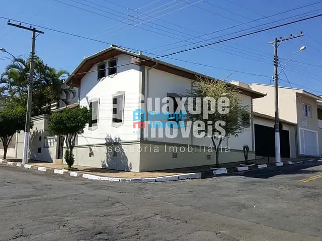 Casa com 200m² 4 quartos e 1 banheiro, à venda, no bairro Centro em Guaxupé