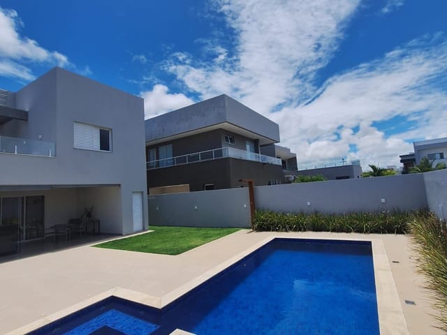 Casa com 450m² 4 quartos e 5 banheiros, à venda, no bairro Robalo em Aracaju