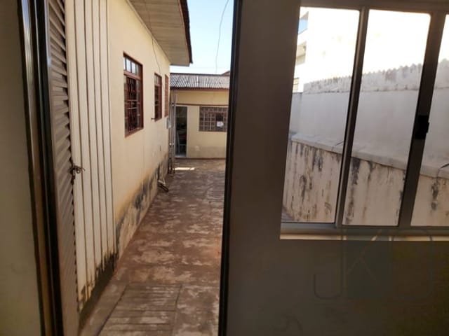 Casa 4 quartos e 2 banheiros, à venda, no bairro Jardim Shangri-lá B em Londrina