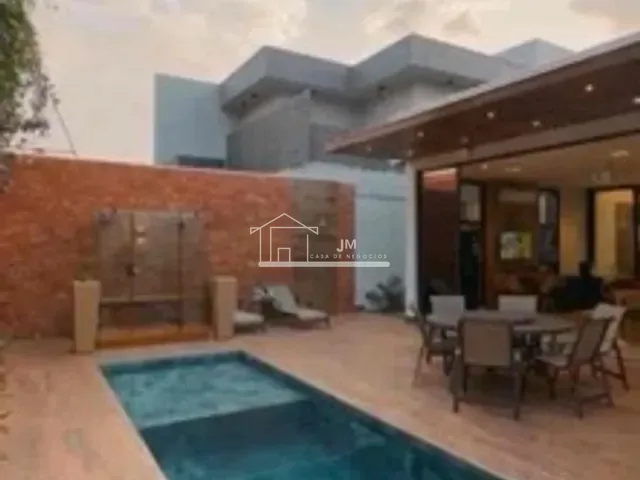 Casa com 480m² 3 quartos e 5 banheiros, à venda, no bairro Granja Marileusa em Uberlândia