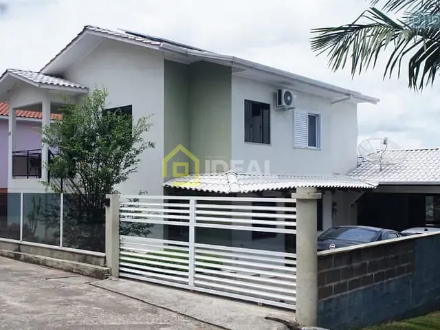 Casa 5 quartos e 3 banheiros, à venda, no bairro Petrópolis em Concórdia