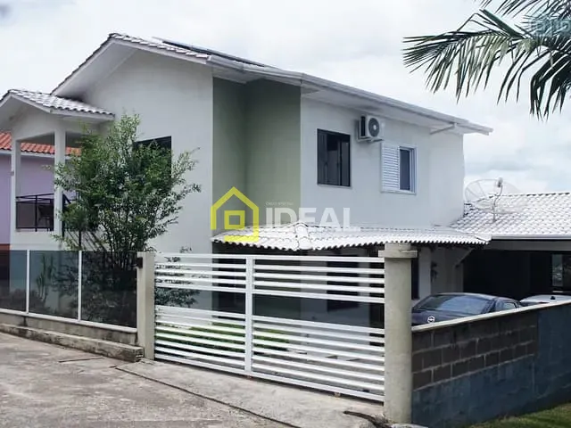 Casa 5 quartos e 3 banheiros, à venda, no bairro Petrópolis em Concórdia