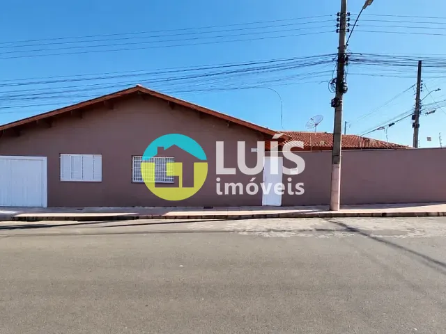 Casa 3 quartos e 3 banheiros, à venda, no bairro Pássaro da Ilha em Guaranésia