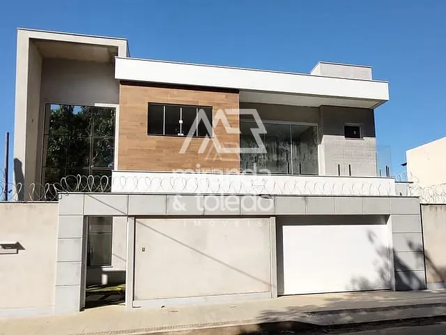 Casa com 190m² 3 quartos e 3 banheiros, à venda, no bairro Itapebussu em Guarapari