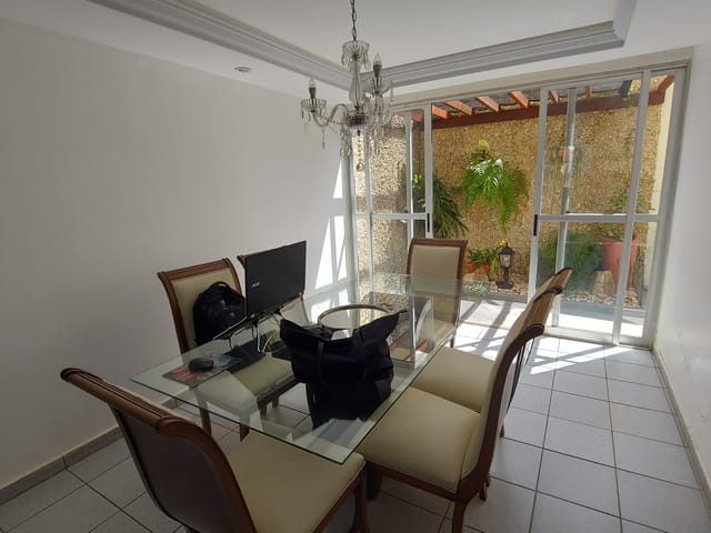 Casa com 287m² 4 quartos e 5 banheiros, à venda, no bairro Jardim América em Goiânia
