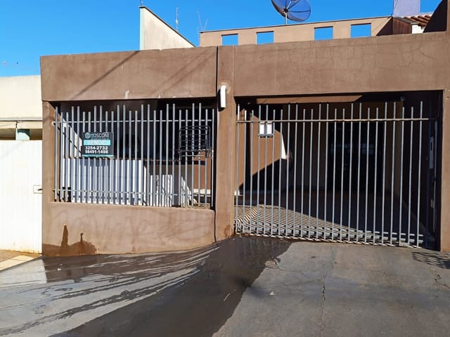 Casa com 126m² 2 quartos e 1 banheiro, à venda, no bairro Conjunto Habitacional Doutor José dos Santos Rocha em Cambé