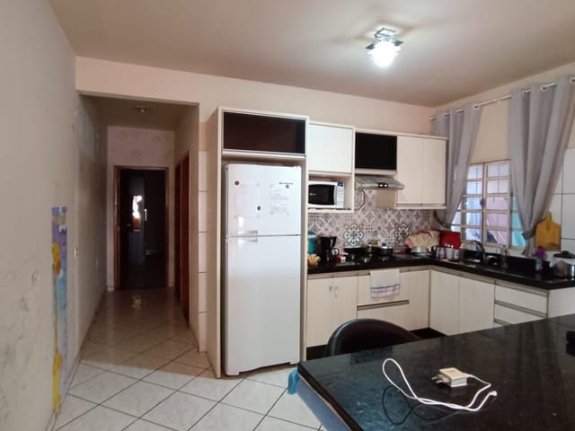 Casa com 126m² 2 quartos e 1 banheiro, à venda, no bairro Conjunto Habitacional Doutor José dos Santos Rocha em Cambé