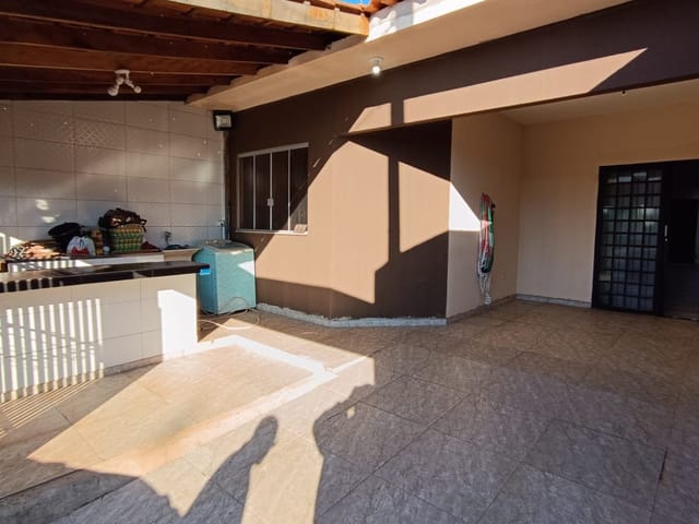 Casa com 126m² 2 quartos e 1 banheiro, à venda, no bairro Conjunto Habitacional Doutor José dos Santos Rocha em Cambé