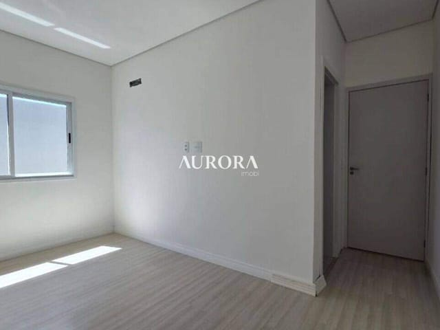 Casa com 180m² 3 quartos e 2 banheiros, à venda, no bairro Portal de Versalhes 1 em Londrina