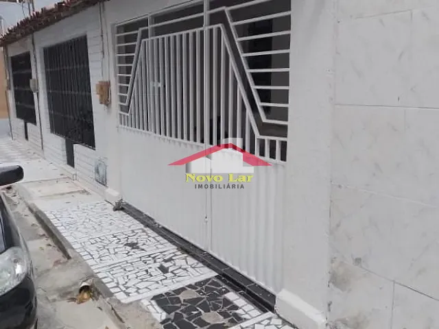 Casa 2 quartos e 1 banheiro, à venda, no bairro Fátima em Fortaleza