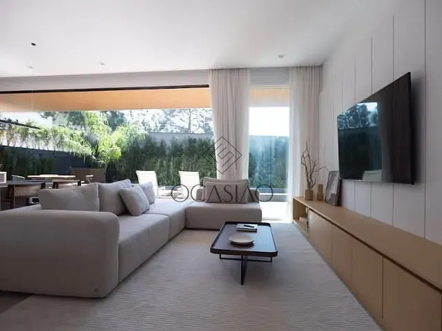 Casa 4 quartos e 4 banheiros, à venda, no bairro Praia do Estaleiro em Balneário Camboriú