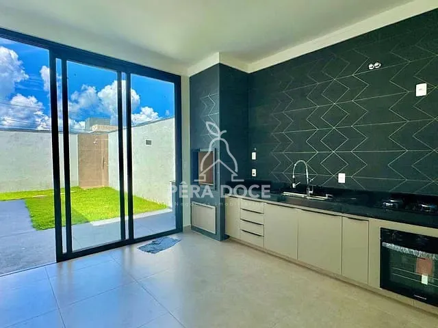 Casa 3 quartos e 4 banheiros, à venda, no bairro Conjunto Manoel Mendes em Uberaba