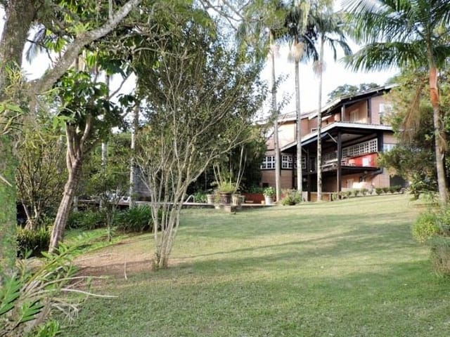 Casa com 1000m² 2 quartos e 4 banheiros, à venda, no bairro Chácara Moinho Velho em Carapicuíba