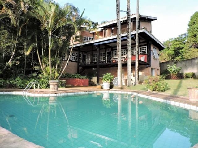 Casa com 1000m² 2 quartos e 4 banheiros, à venda, no bairro Chácara Moinho Velho em Carapicuíba
