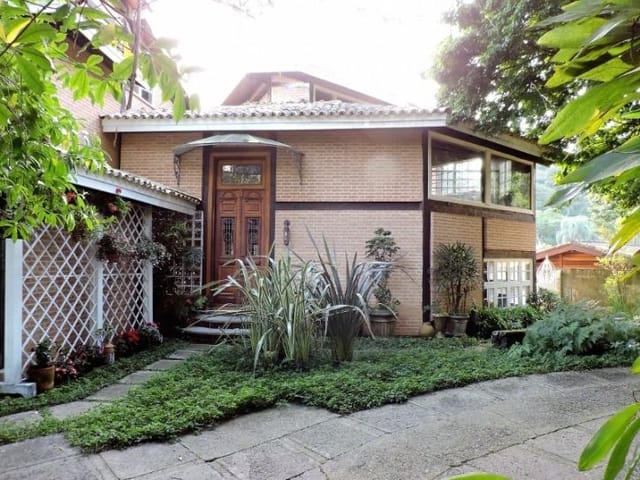 Casa com 1000m² 2 quartos e 4 banheiros, à venda, no bairro Chácara Moinho Velho em Carapicuíba