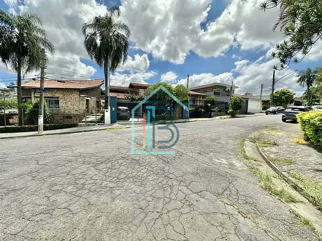 Casa com 283m² 4 quartos e 3 banheiros, à venda, no bairro Jardim Jussara em São Paulo